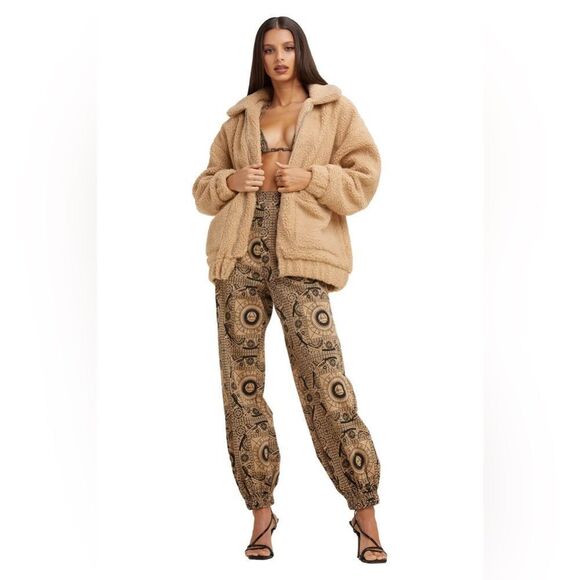 I.AM.GIA I AM GIA Pixie Teddy Coat Caramel
Tan Sherpa Blogger favorite Coat - Picture 4 of 16